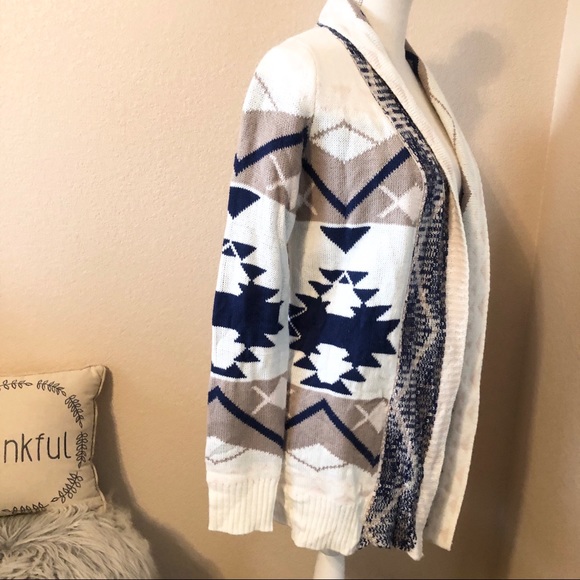 3/30 Charlotte Russe blue beige pattern cardigan - Picture 2 of 4